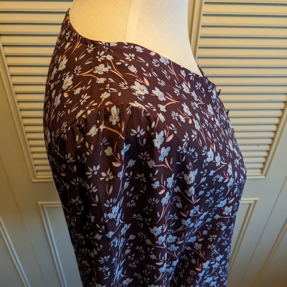 Floral V-neck Blouse - Picture 6 of 6